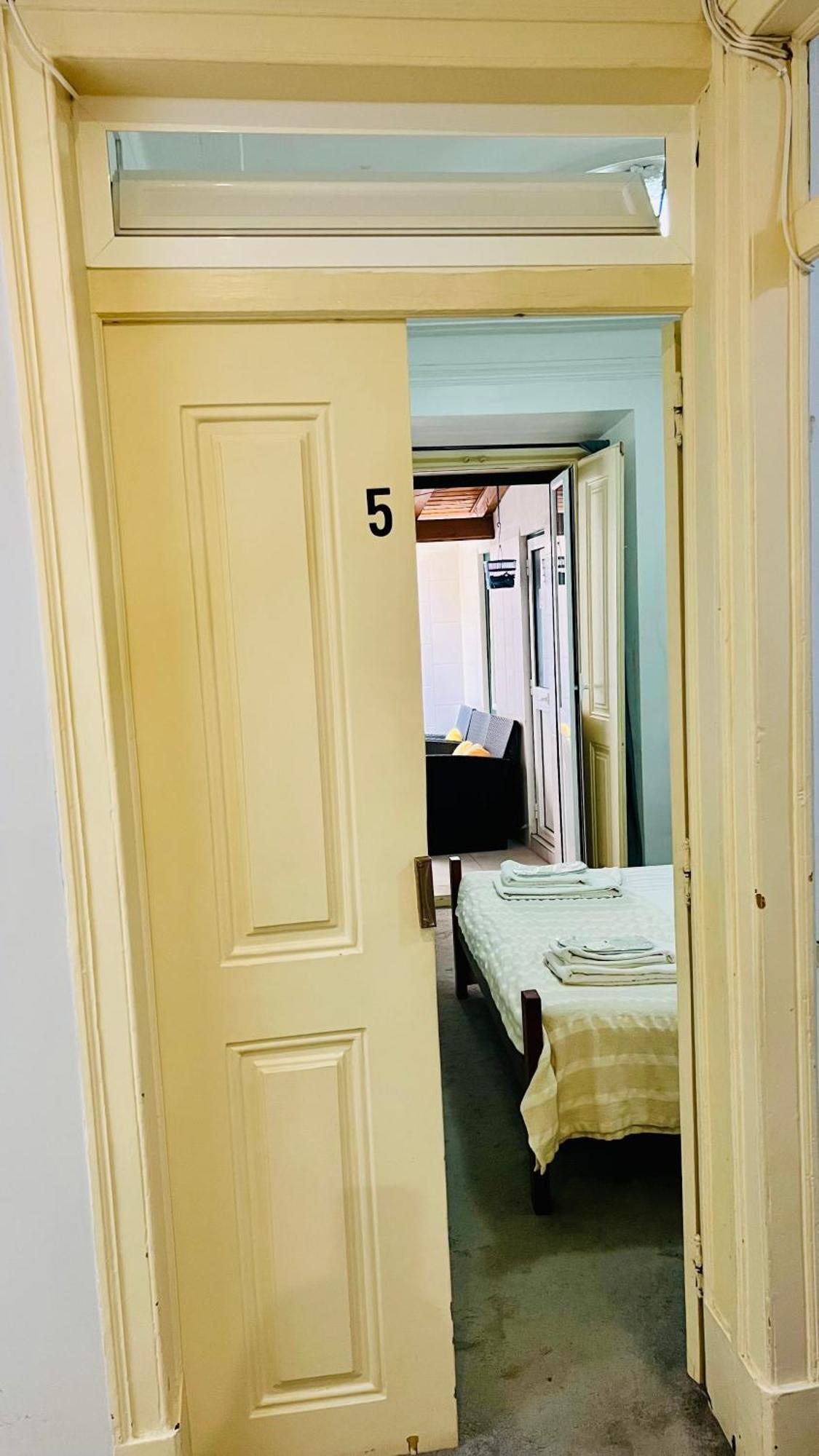 Sao Lazaro Bhuiyan Family Host Hotel Lisbon Luaran gambar